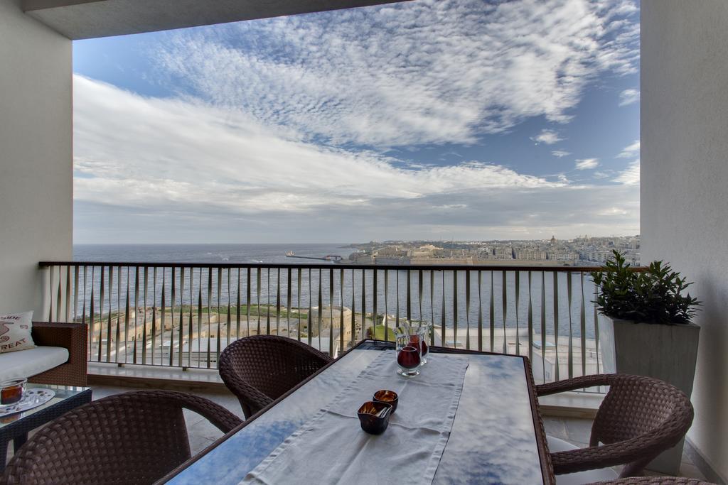 Marvellous Apartment In Tigne Point Слима Екстериор снимка