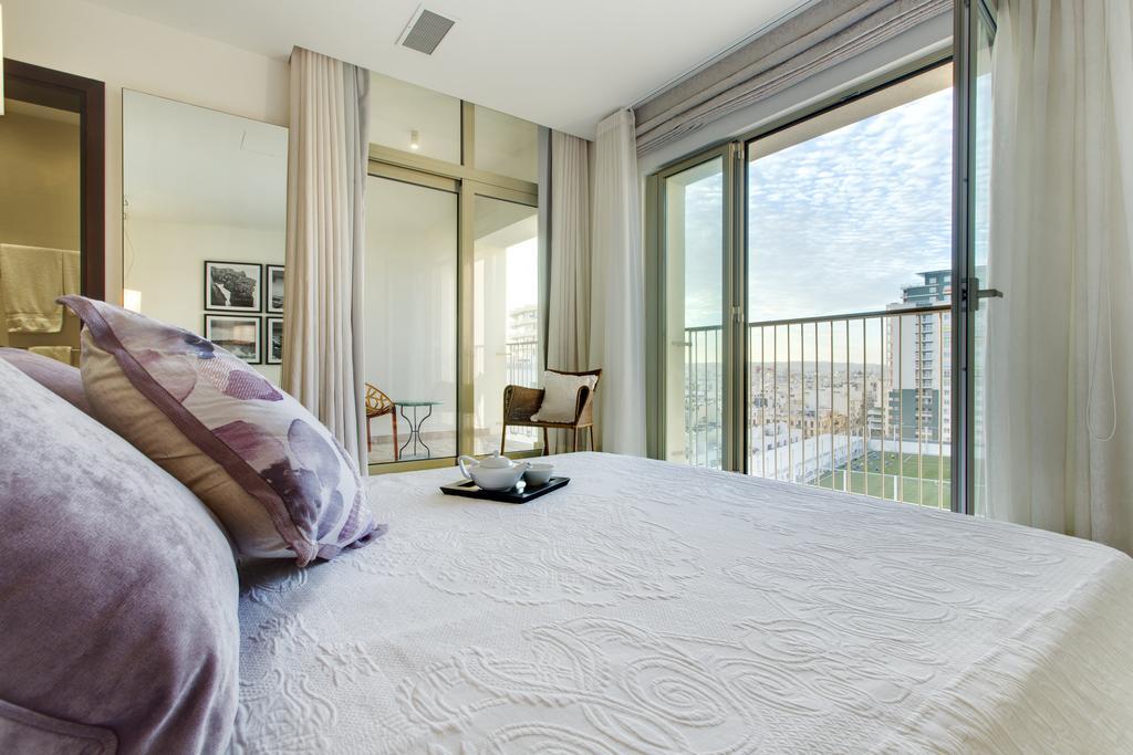 Marvellous Apartment In Tigne Point Слима Екстериор снимка